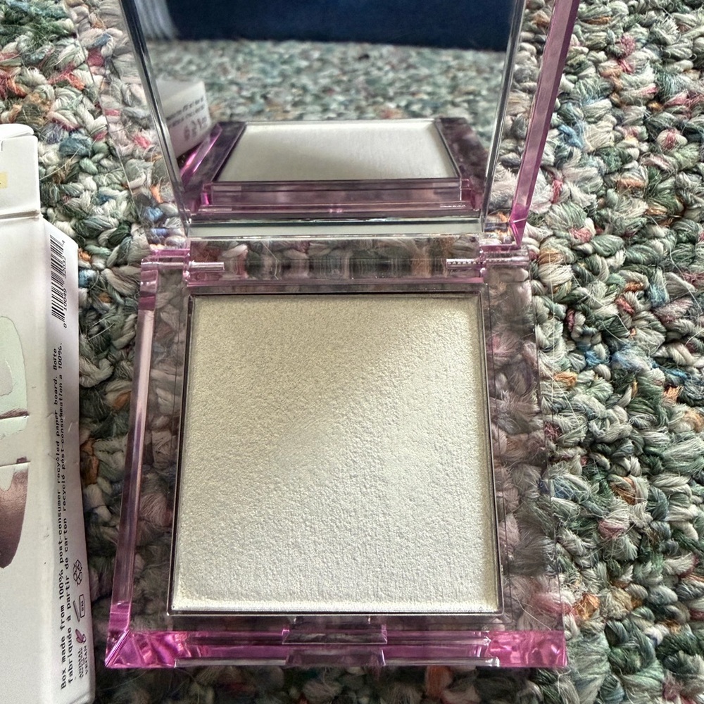 About-Face Light Lock Powder - Silver - Picture 5 of 6